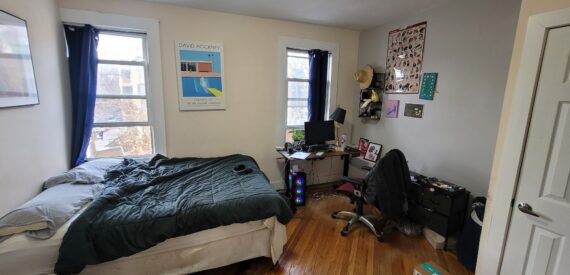 X LARGE__ 2 BED__5 MINUTES MANHATTAN__LARGE LIVING ROOM_PRIME LOCATION