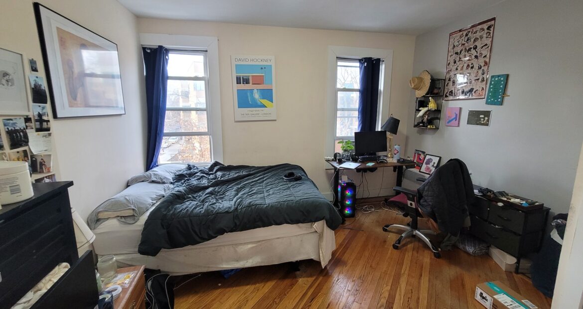 X LARGE__ 2 BED__5 MINUTES MANHATTAN__LARGE LIVING ROOM_PRIME LOCATION