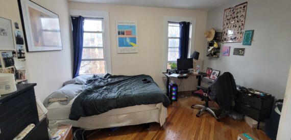 X LARGE__ 2 BED__5 MINUTES MANHATTAN__LARGE LIVING ROOM_PRIME LOCATION