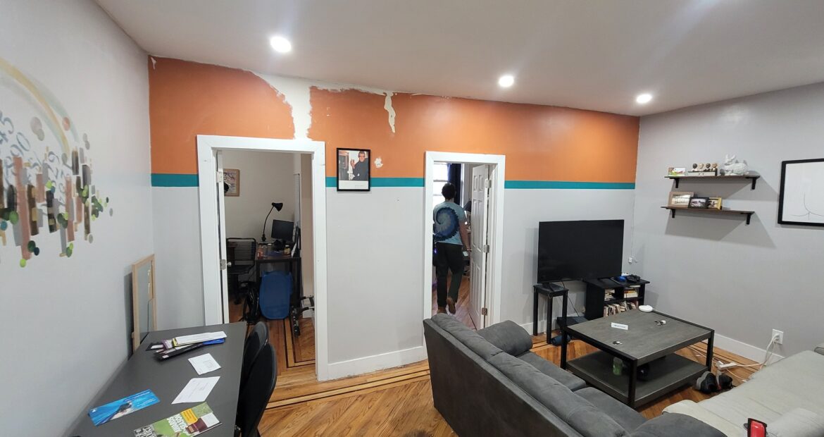 X LARGE__ 2 BED__5 MINUTES MANHATTAN__LARGE LIVING ROOM_PRIME LOCATION