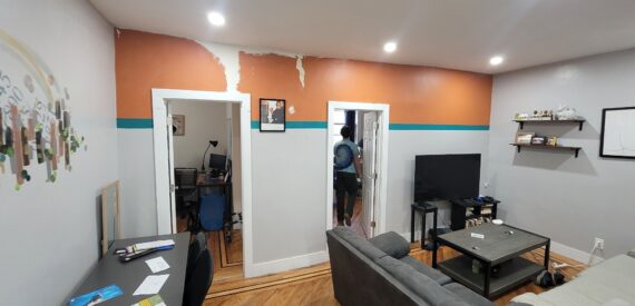 X LARGE__ 2 BED__5 MINUTES MANHATTAN__LARGE LIVING ROOM_PRIME LOCATION