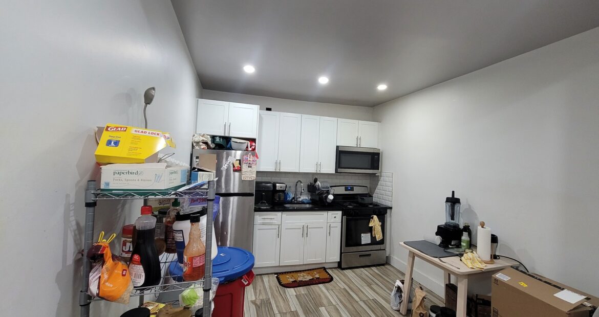X LARGE__ 2 BED__5 MINUTES MANHATTAN__LARGE LIVING ROOM_PRIME LOCATION