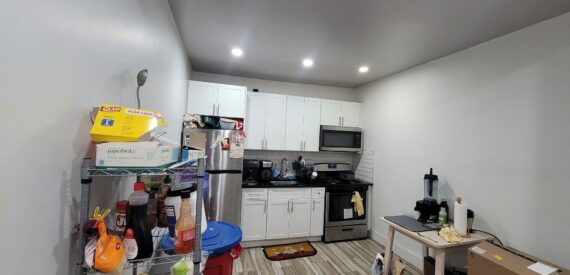X LARGE__ 2 BED__5 MINUTES MANHATTAN__LARGE LIVING ROOM_PRIME LOCATION