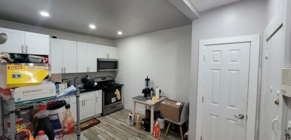 X LARGE__ 2 BED__5 MINUTES MANHATTAN__LARGE LIVING ROOM_PRIME LOCATION