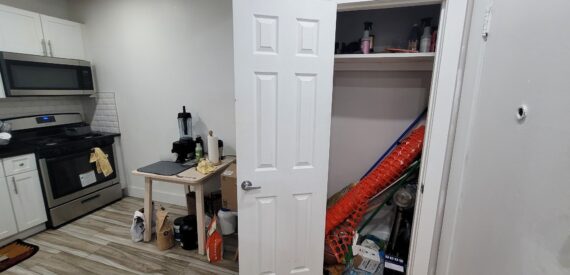 X LARGE__ 2 BED__5 MINUTES MANHATTAN__LARGE LIVING ROOM_PRIME LOCATION