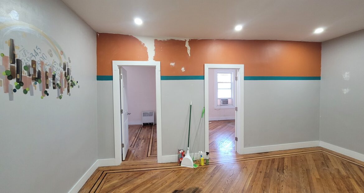X LARGE__ 2 BED__5 MINUTES MANHATTAN__LARGE LIVING ROOM_PRIME LOCATION