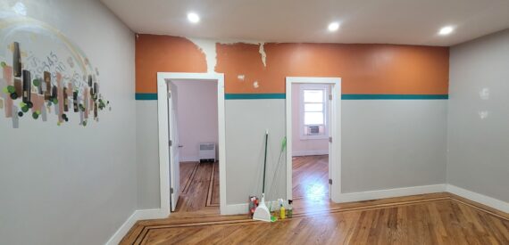 X LARGE__ 2 BED__5 MINUTES MANHATTAN__LARGE LIVING ROOM_PRIME LOCATION
