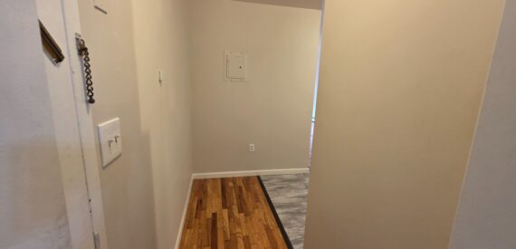 X LARGE__ 2 BED__5 MINUTES MANHATTAN__LARGE LIVING ROOM_PRIME LOCATION