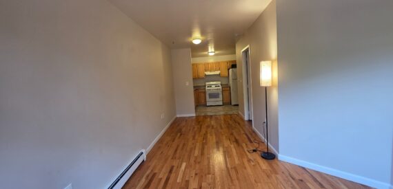 X LARGE__ 2 BED__5 MINUTES MANHATTAN__LARGE LIVING ROOM_PRIME LOCATION
