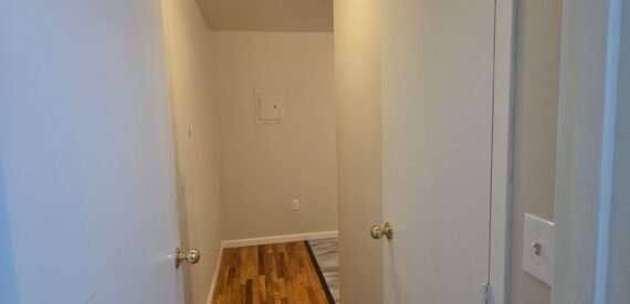 X LARGE__ 2 BED__5 MINUTES MANHATTAN__LARGE LIVING ROOM_PRIME LOCATION