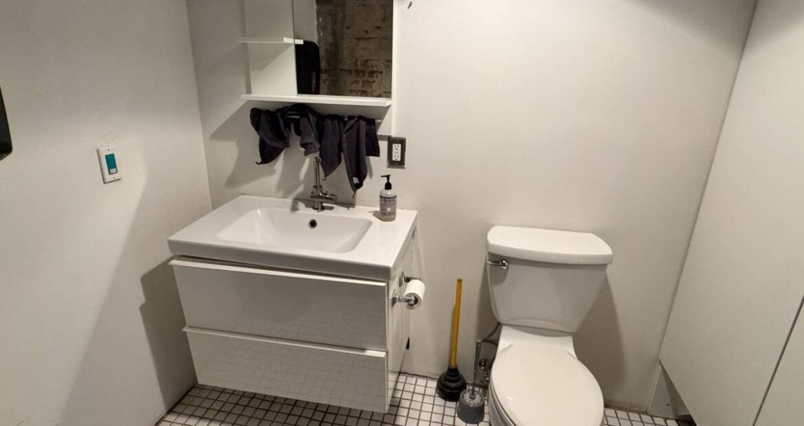 Beautiful corner loft space in east williamsburg with a bathroom