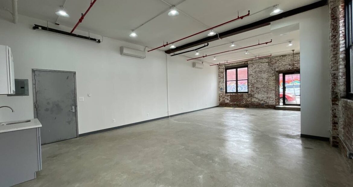 Beautiful corner loft space east williamsburg with a bathroom