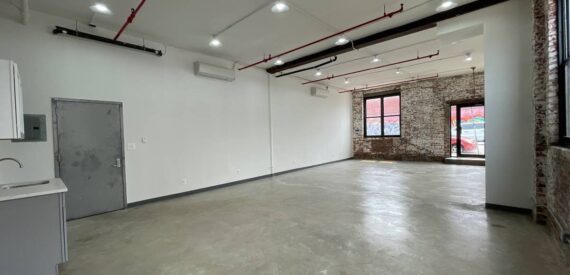 Beautiful corner loft space east williamsburg with a bathroom