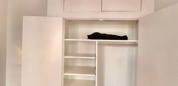 X LARGE__ 2 BED__5 MINUTES MANHATTAN__LARGE LIVING ROOM_PRIME LOCATION