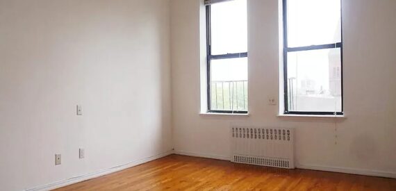 X LARGE__ 2 BED__5 MINUTES MANHATTAN__LARGE LIVING ROOM_PRIME LOCATION