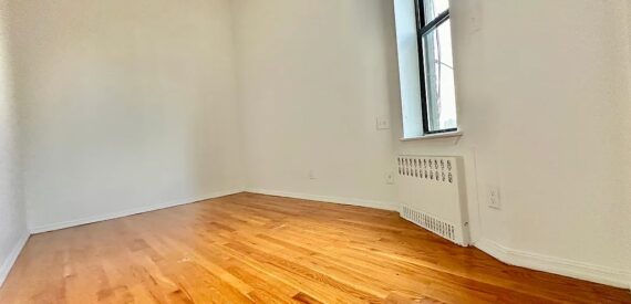 X LARGE__ 2 BED__5 MINUTES MANHATTAN__LARGE LIVING ROOM_PRIME LOCATION