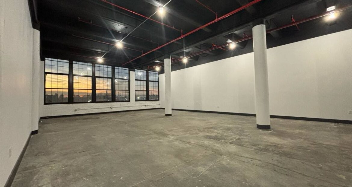 LARGE COMMERCIAL LOFT IN PRIME LOCATION IN BUSHWICK