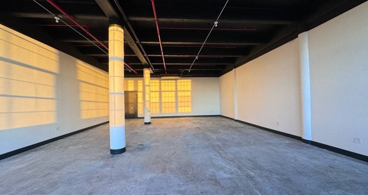 LARGE COMMERCIAL LOFT IN PRIME LOCATION IN BUSHWICK