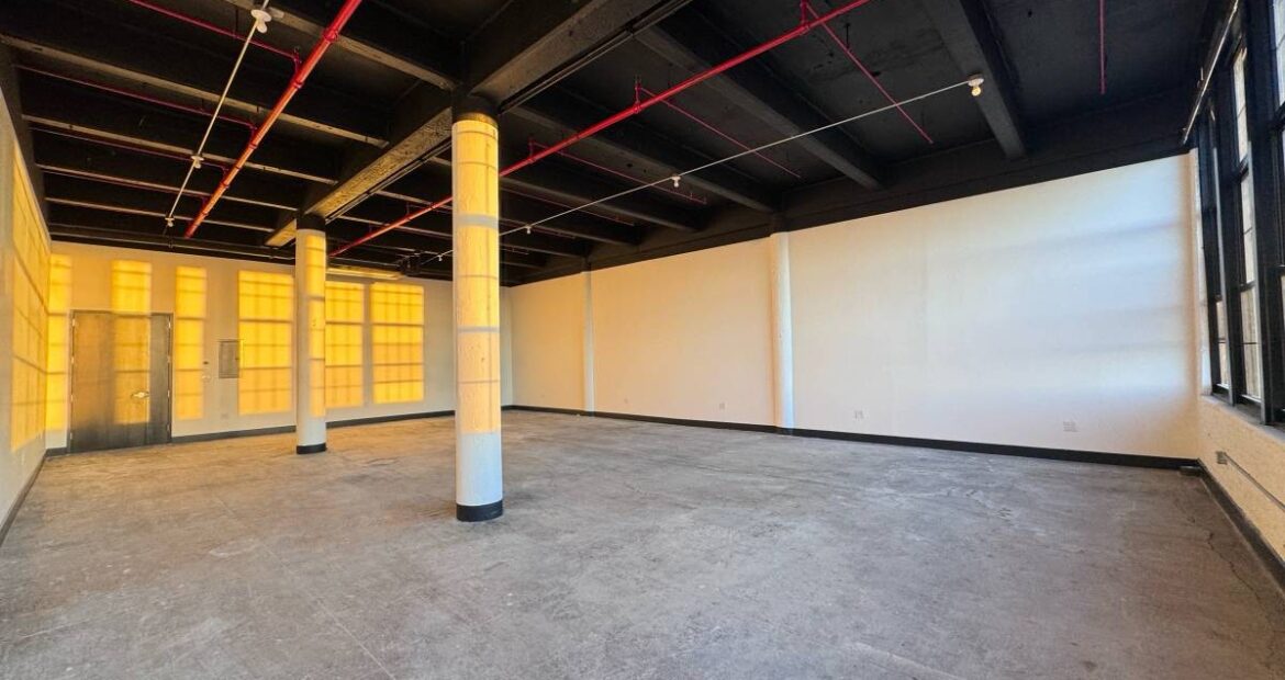 LARGE COMMERCIAL LOFT IN PRIME LOCATION IN BUSHWICK