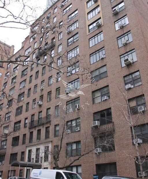 Amazing open layout on East 38th Street in Murray Hill