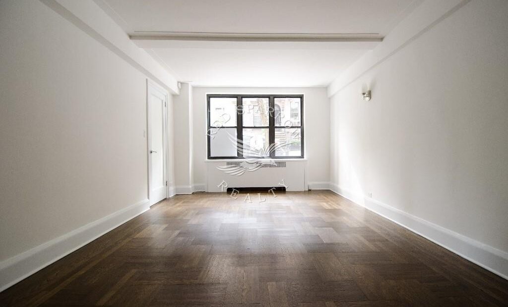 Amazing open layout on East 38th Street in Murray Hill
