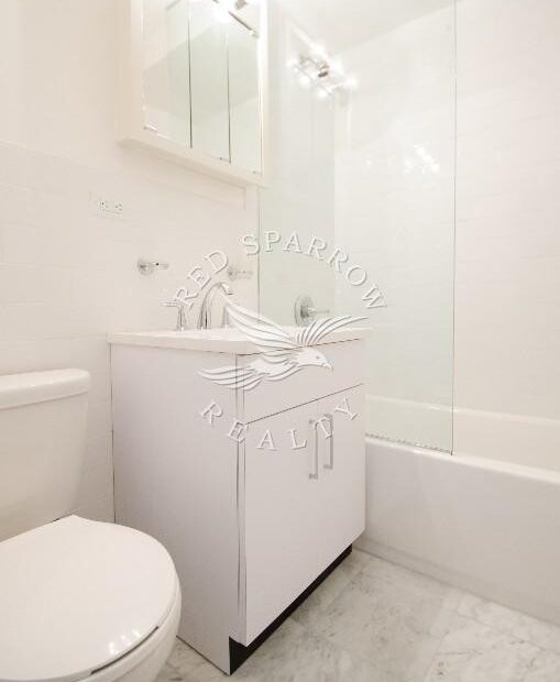 Amazing open layout on East 38th Street in Murray Hill