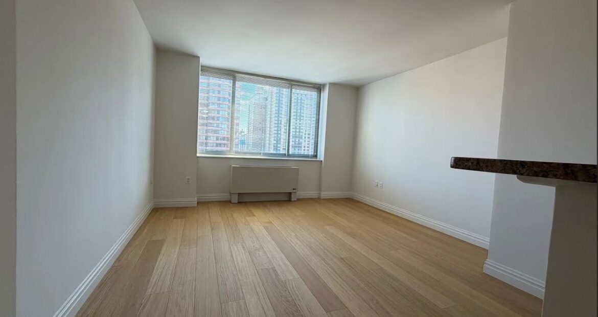 Amazing open layout on Lexington Avenue in Carnegie Hill