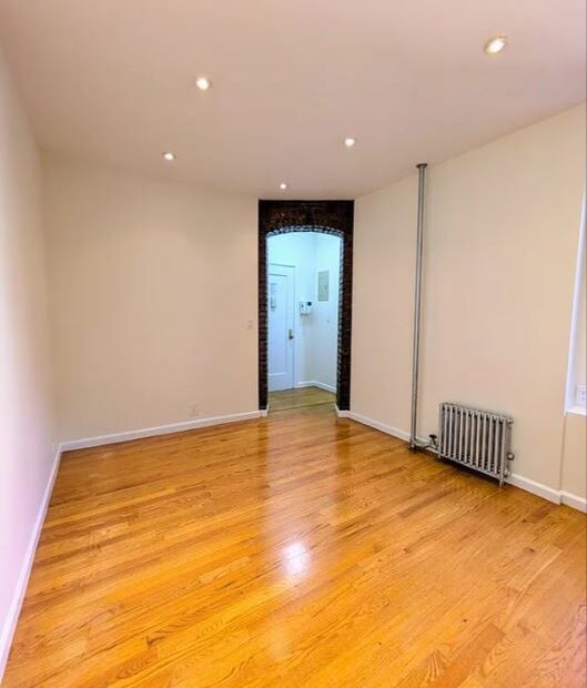 Amazing 2 bed on East 78th Street in Lenox Hill