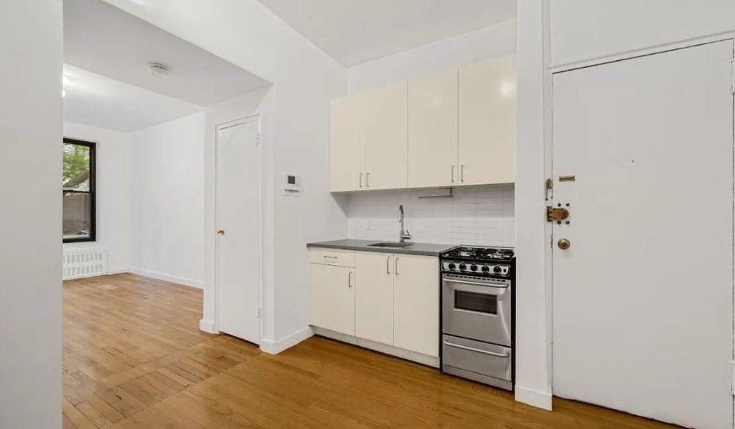 Amazing open layout on West 82nd Street in Upper West Side
