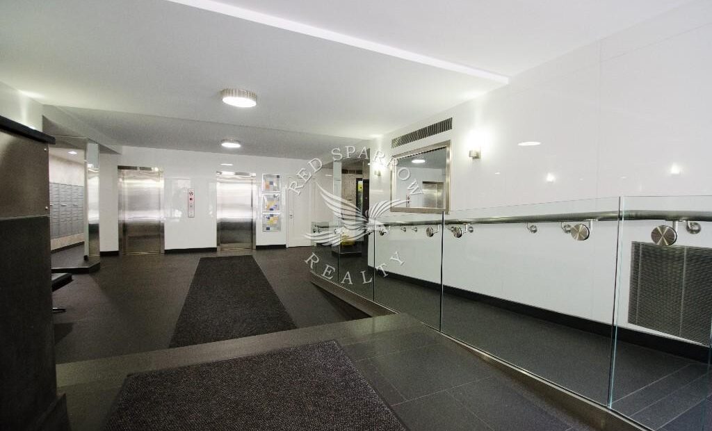 Amazing open layout on East 38th Street in Murray Hill