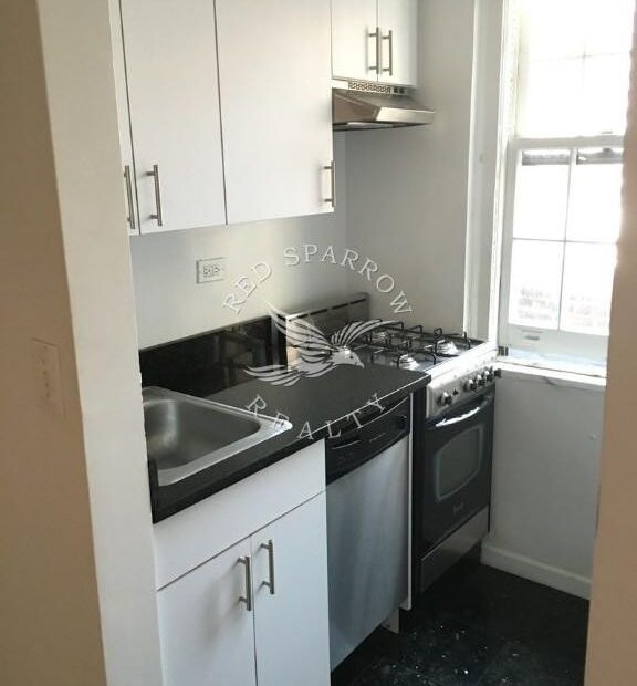Amazing open layout on East 38th Street in Murray Hill
