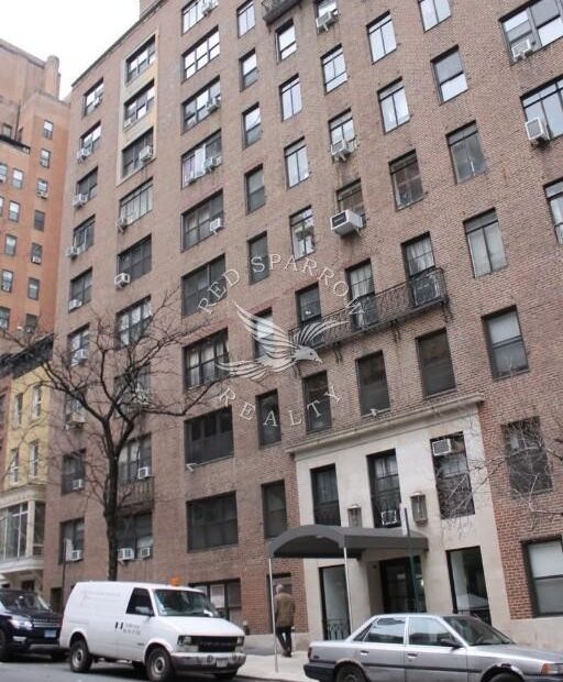 Amazing open layout on East 38th Street in Murray Hill
