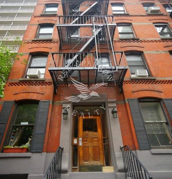 Amazing open layout on East 88th Street in Yorkville