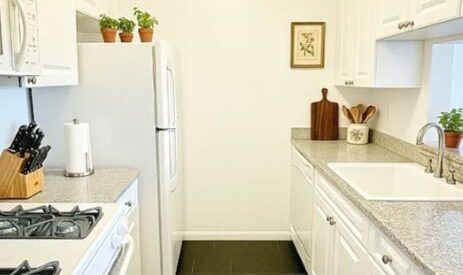 Amazing open layout on West 43rd Street in Hell’s Kitchen