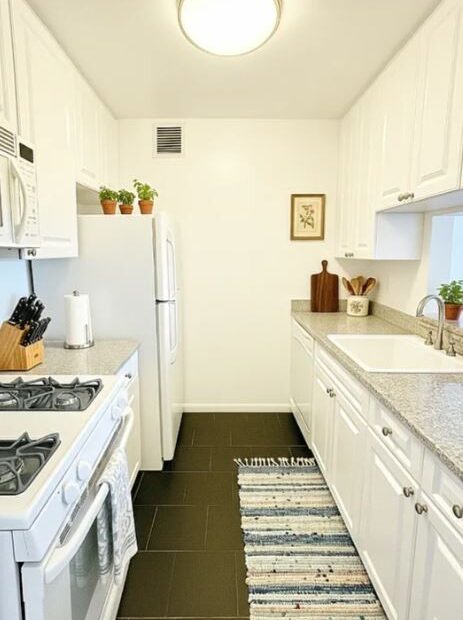 Amazing open layout on West 43rd Street in Hell’s Kitchen