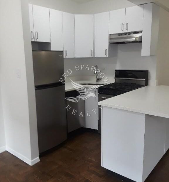 Amazing open layout on Beekman Place in Midtown East