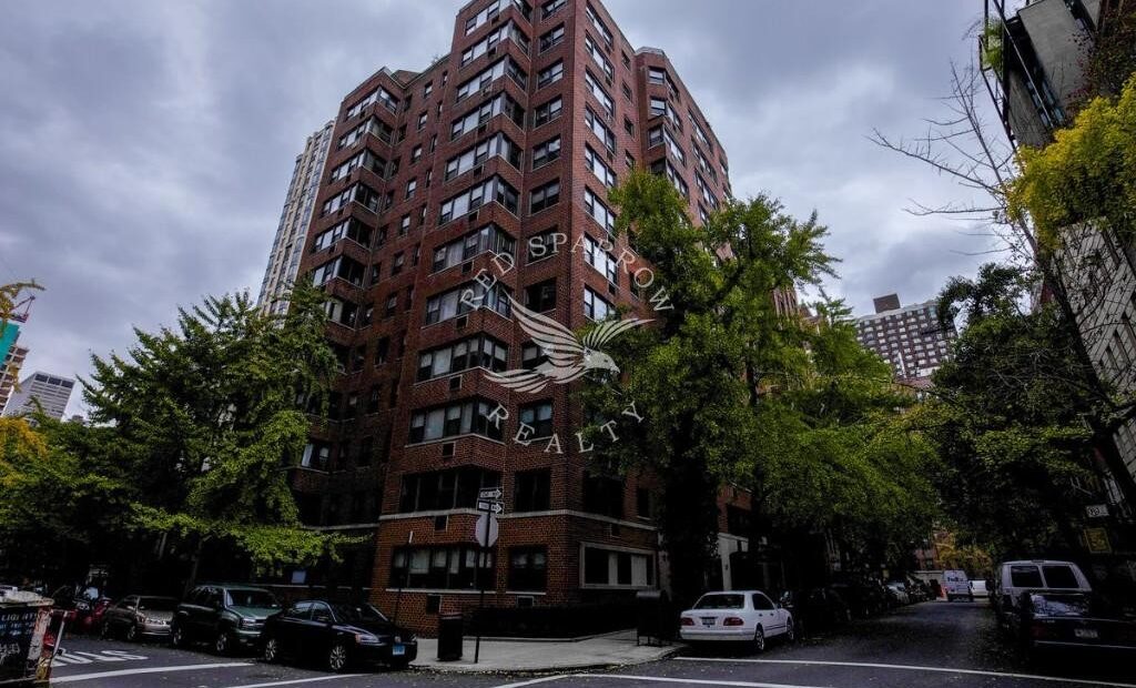 Amazing open layout on Beekman Place in Midtown East
