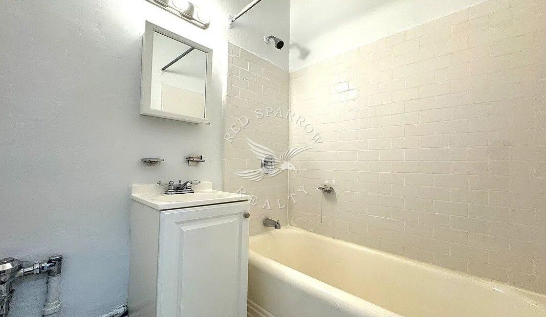 Charming Studio Apartment on East 58th Street in Midtown East