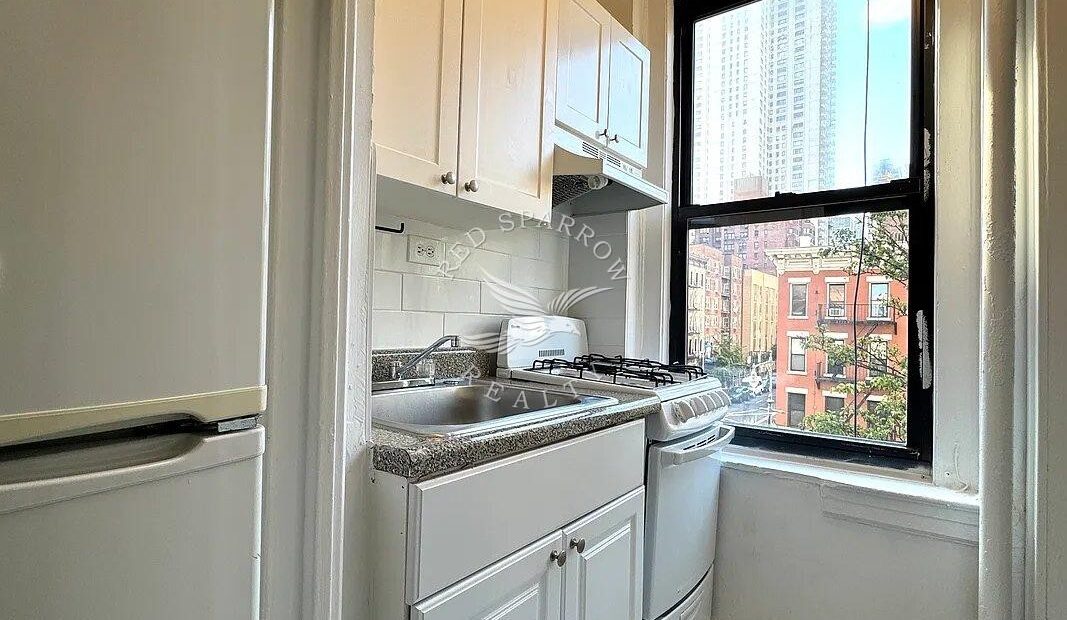 Charming Studio Apartment on East 58th Street in Midtown East