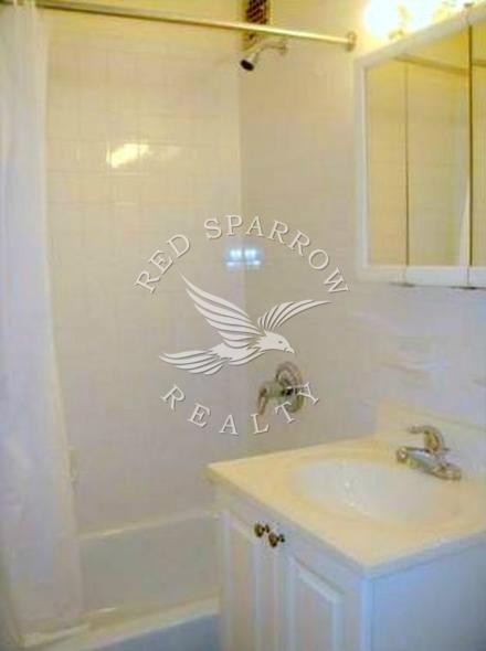 Fantastic open layout on East 88th Street in Carnegie Hill