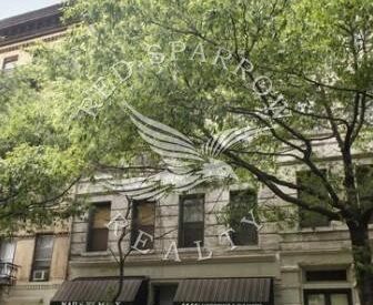 Amazing railroad 2 bed on East 89th Street in Yorkville