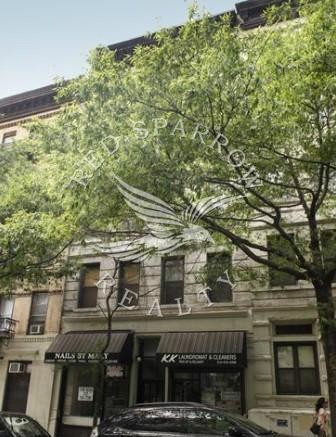 Amazing railroad 2 bed on East 89th Street in Yorkville