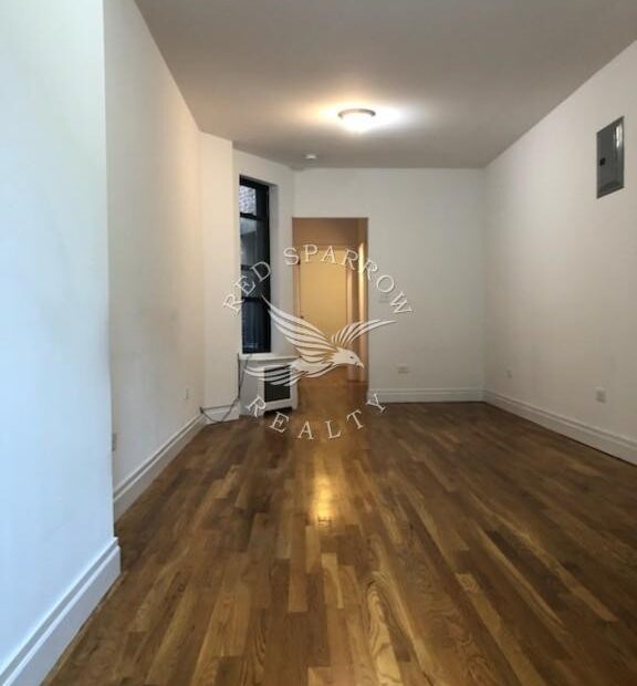 Amazing railroad 2 bed on East 89th Street in Yorkville