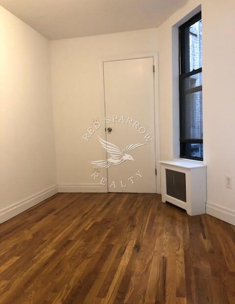 Amazing railroad 2 bed on East 89th Street in Yorkville