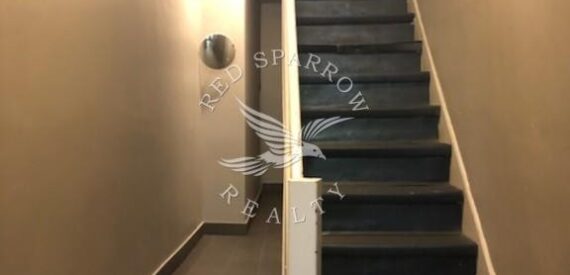 Amazing railroad 2 bed on East 89th Street in Yorkville