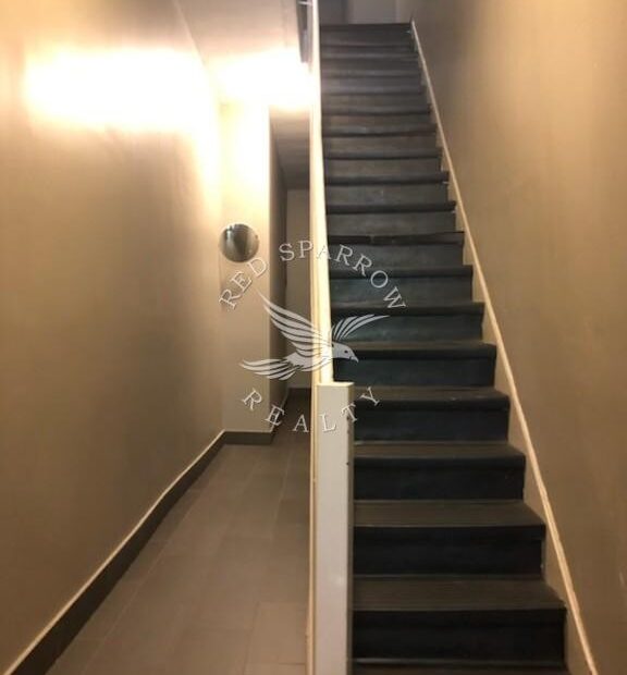 Amazing railroad 2 bed on East 89th Street in Yorkville