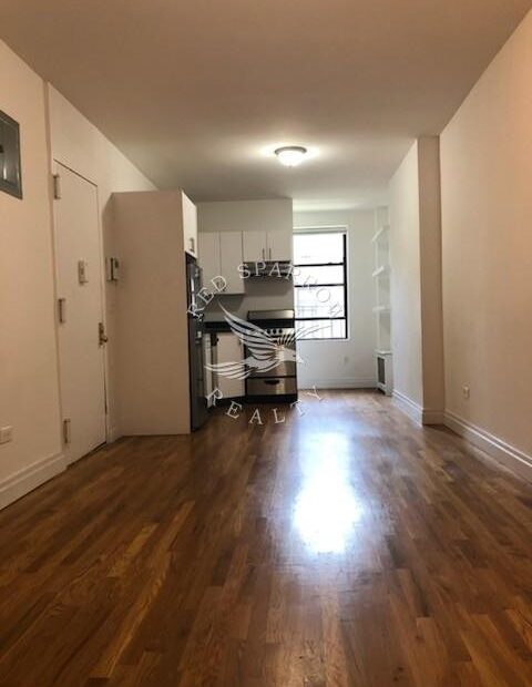 Amazing railroad 2 bed on East 89th Street in Yorkville