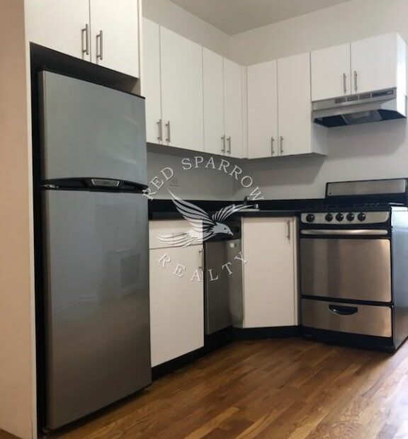 Amazing railroad 2 bed on East 89th Street in Yorkville