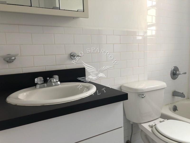 Amazing railroad 2 bed on East 89th Street in Yorkville