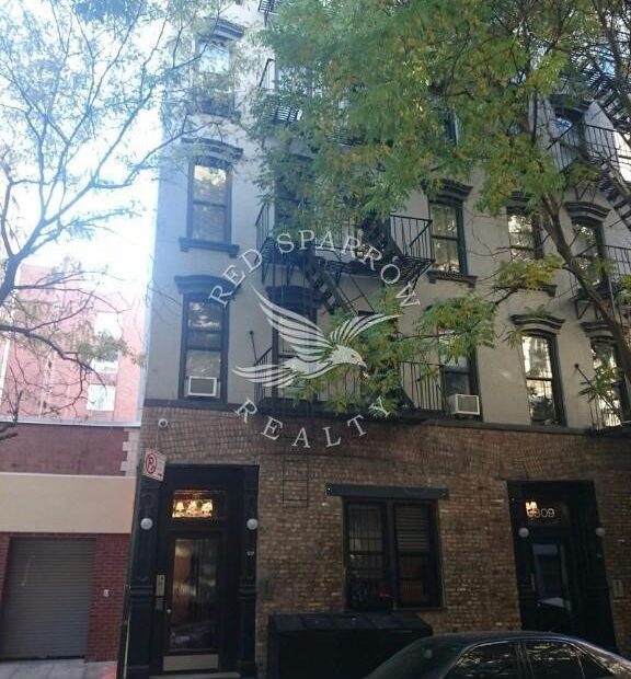 Amazing 1 bed on Mott Street in Greenwich Village